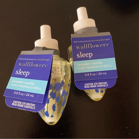 Bath & Body Works Lavender Vanilla 4 Oz. Candle and Wallflowers Bundle - Picture 6 of 7